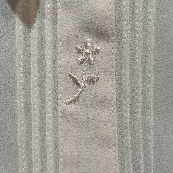 La Blouse Embroidered Pink Button Down - Picture 5 of 13